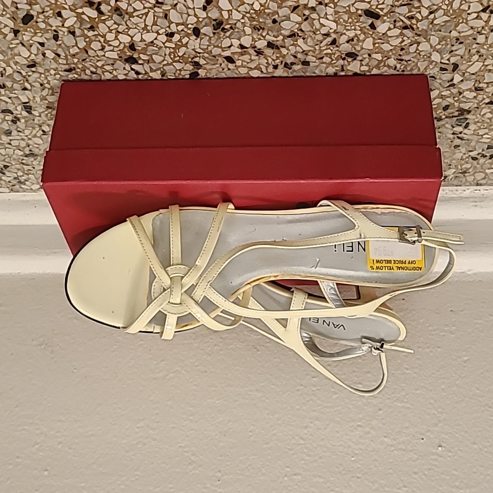 Women's shoes